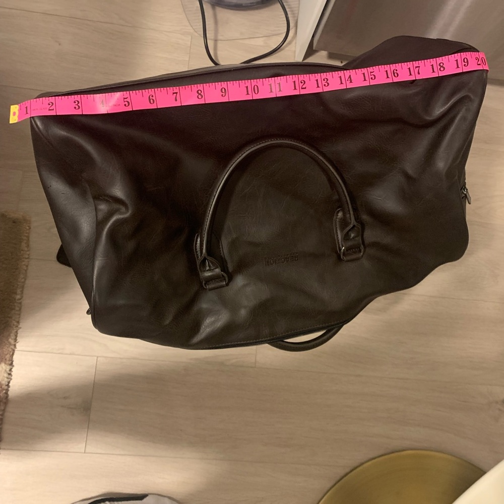 Kenneth cole duffle bag perfect for weekend travels - Picture 7 of 7